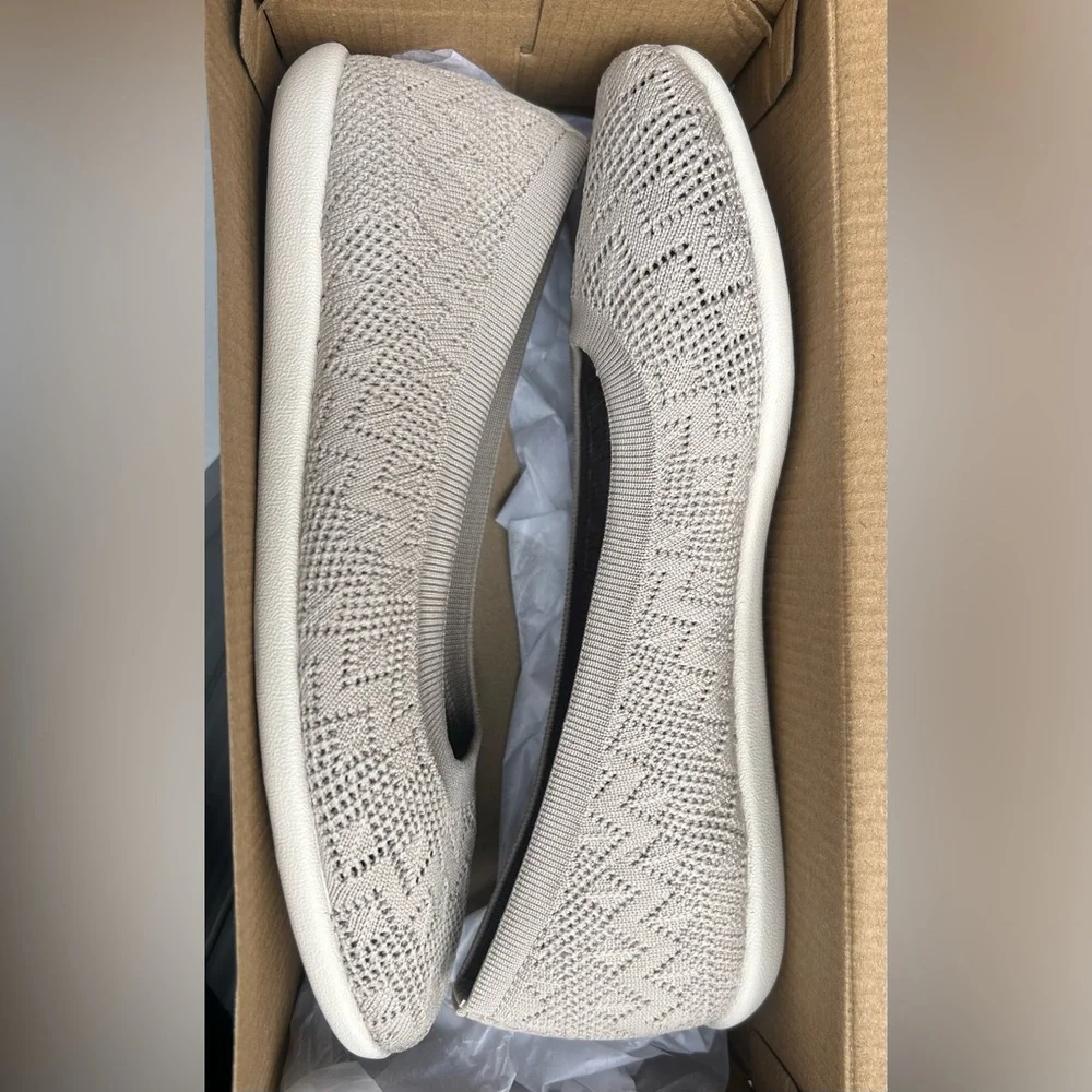 NWT CLEO’s by SKECHERS “Darling Spirit” Women’s taupe Slip On shoes Size 8.5 - Picture 3 of 6